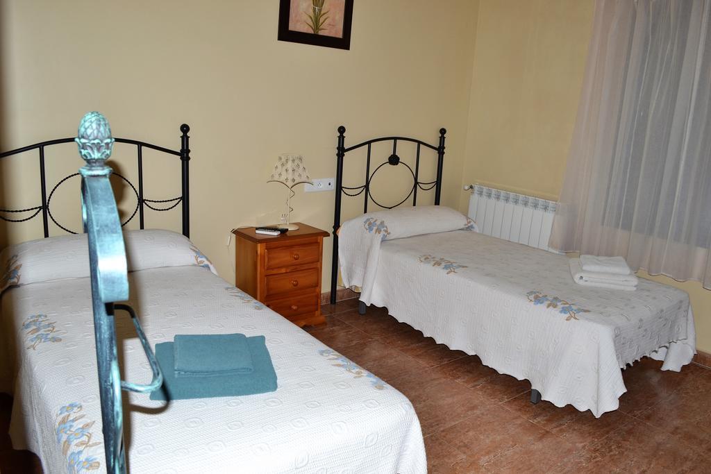 Hostal La Encina El Real de la Jara Esterno foto