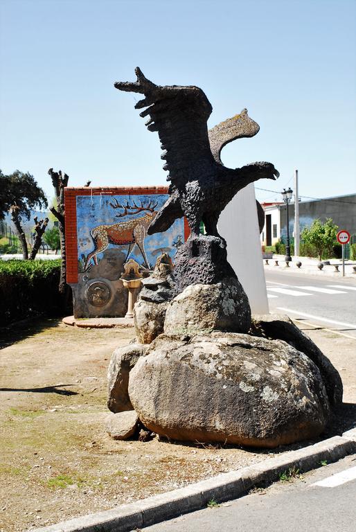 Hostal La Encina El Real de la Jara Esterno foto
