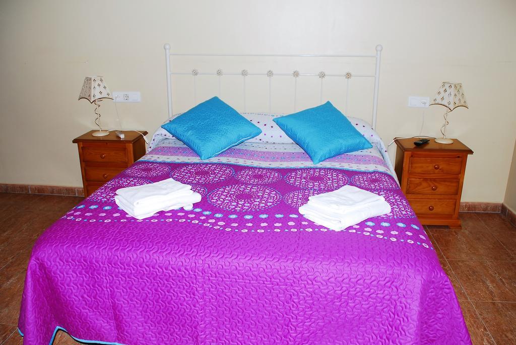 Hostal La Encina El Real de la Jara Esterno foto