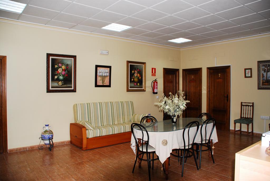Hostal La Encina El Real de la Jara Esterno foto